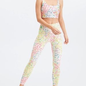 Fabletics NWOT

Define PowerHold® High-Waisted 7/8 Leggings and Bra